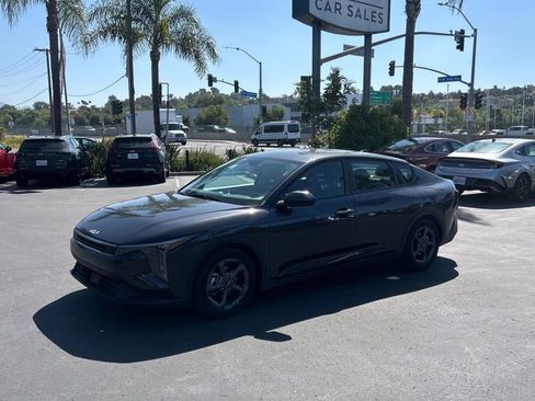 Used 2025 Kia K4 LXS image 1