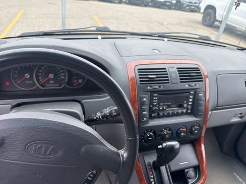 Used 2004 Kia Sedona LX FWD image 13