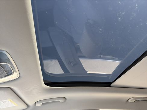 Used 2023 Genesis GV70 2.5T w/ Advanced Package image 18