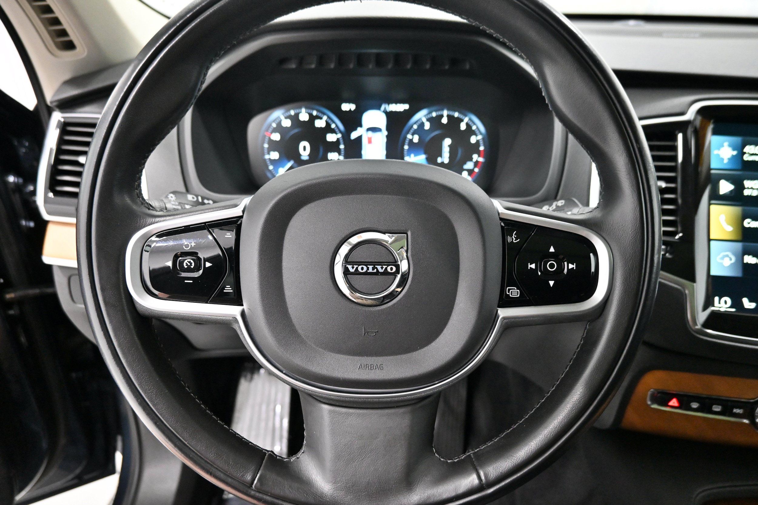 Used 2021 Volvo XC90 T6 Momentum w/ Protection Package Premier AWD/4WD image 7
