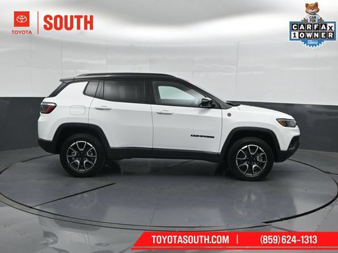 Used 2024 Jeep Compass Trailhawk AWD/4WD image 3
