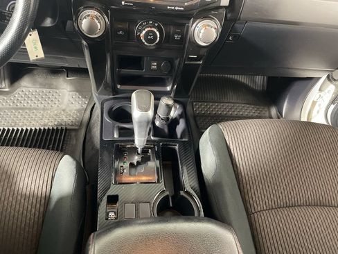 Used 2019 Toyota 4Runner TRD Off-Road AWD/4WD image 12