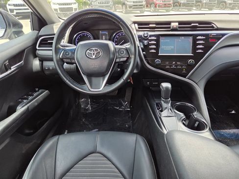 Used 2018 Toyota Camry SE FWD image 25