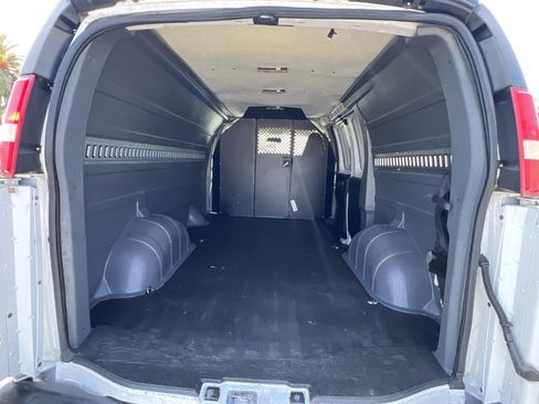 Used 2018 Chevrolet Express 2500 w/ Driver Convenience Package RWD image 9