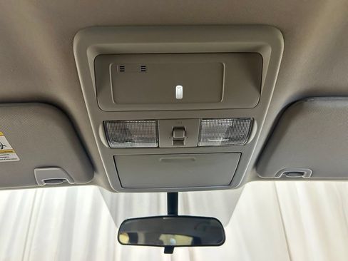 Used 2018 Nissan Titan SV AWD/4WD image 17