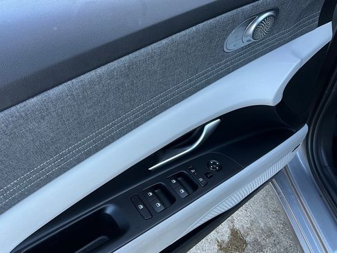 Used 2025 Hyundai Elantra Limited image 17