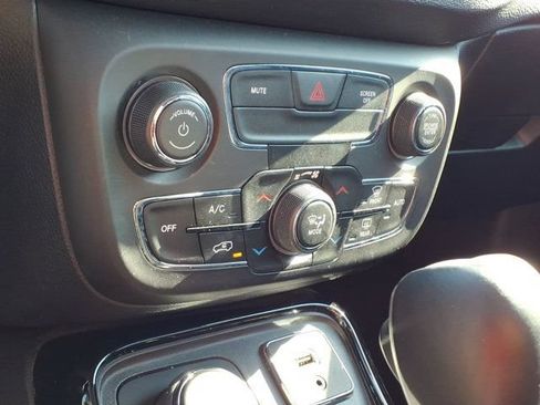 Used 2018 Jeep Compass Limited w/ Navigation Group AWD/4WD image 13
