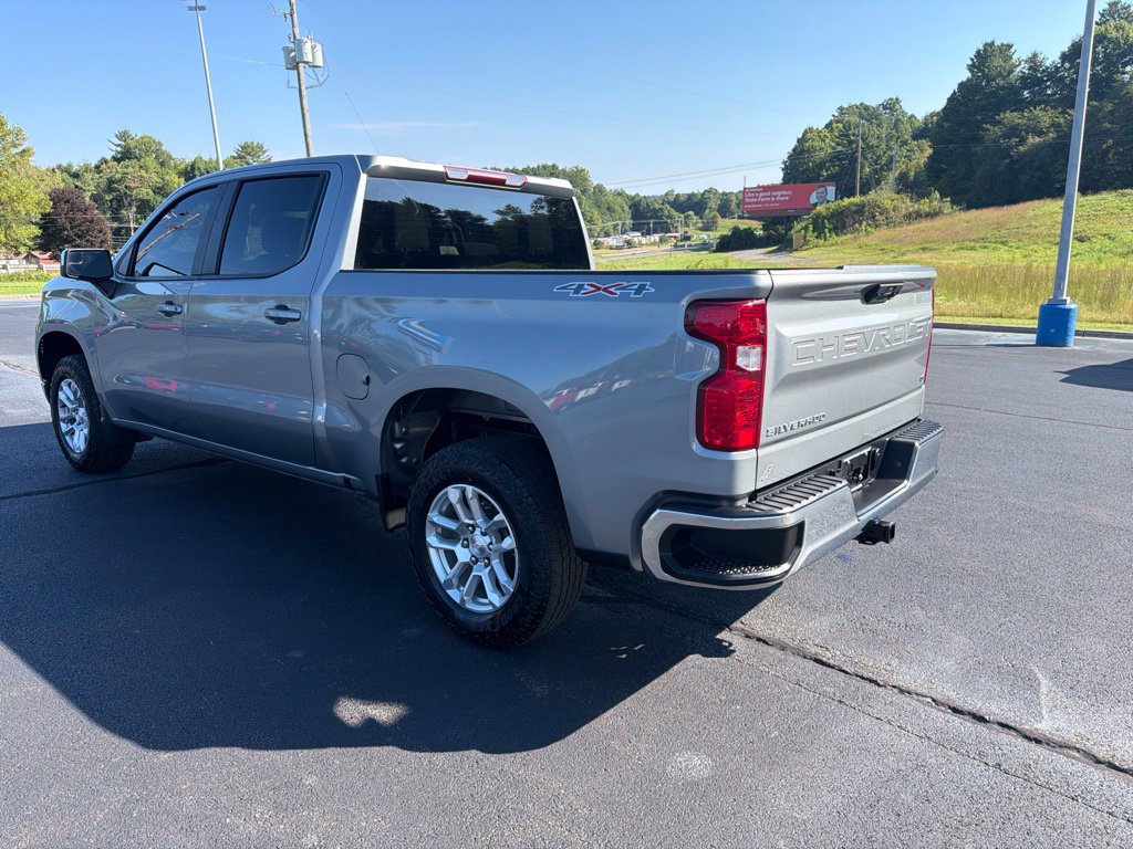 Used 2023 Chevrolet Silverado 1500 LT AWD/4WD image 7