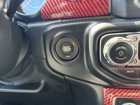 Certified 2020 Jeep Wrangler Unlimited Sahara AWD/4WD image 17
