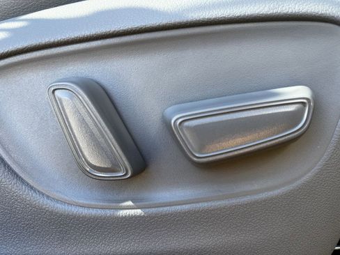 Used 2025 Toyota Highlander Platinum image 26