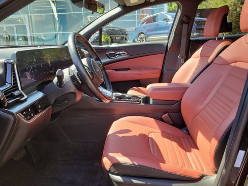 Certified 2025 Kia Sportage SX Prestige AWD/4WD image 9