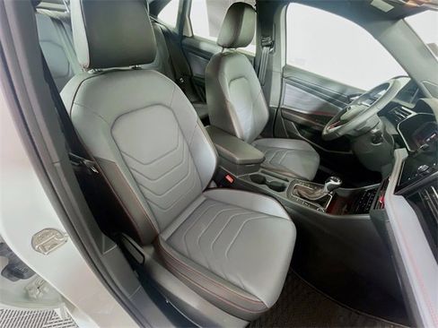 Used 2025 Volkswagen Jetta GLI Autobahn image 29