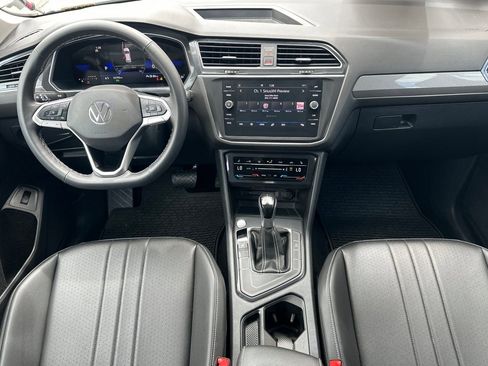 Used 2024 Volkswagen Tiguan SE FWD image 13