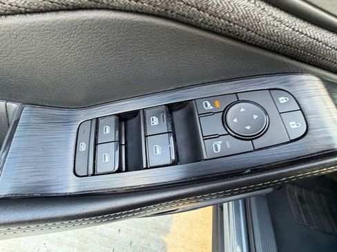 Used 2021 Nissan Rogue S image 19