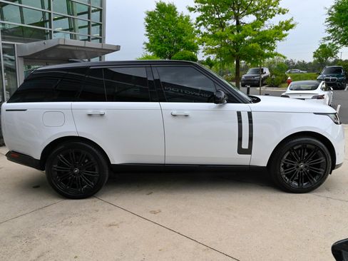 Used 2025 Land Rover Range Rover SE AWD/4WD image 4