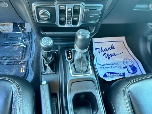 Used 2022 Jeep Wrangler Unlimited Sahara image 15