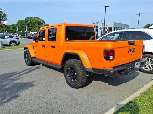 Used 2025 Jeep Gladiator Sport AWD/4WD image 6