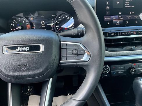 Used 2024 Jeep Compass Latitude AWD/4WD image 12