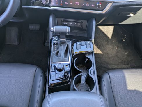 Used 2024 Kia Sportage EX FWD image 19