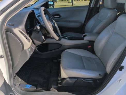 Used 2018 Honda HR-V EX image 17