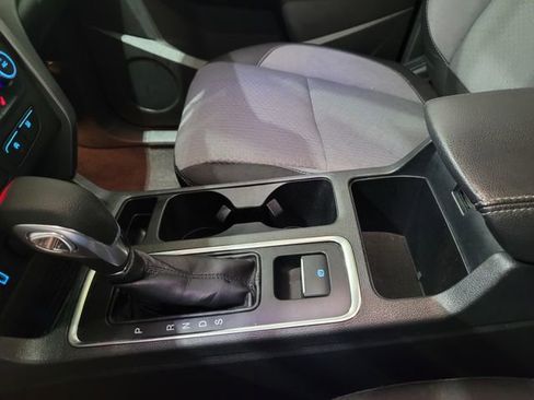 Used 2019 Ford Escape SE image 34