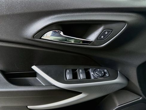 Used 2025 Chevrolet Trax RS w/ Driver Confidence Package FWD image 18