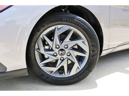 Used 2024 Hyundai Elantra SEL FWD image 28