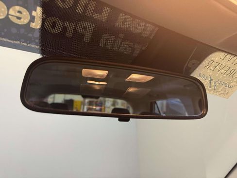Used 2025 Hyundai Venue SEL FWD image 31