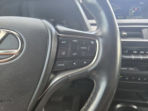 Used 2019 Lexus UX 200 w/ Premium Package FWD image 29
