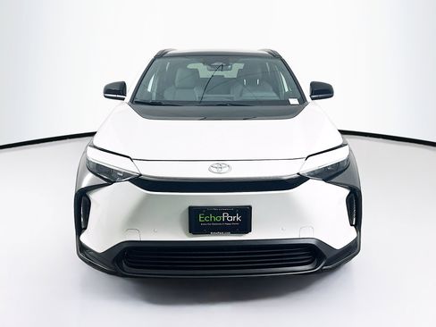 Used 2025 Toyota bZ4X FWD image 2