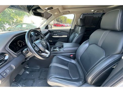 Used 2025 Honda Pilot Touring image 10
