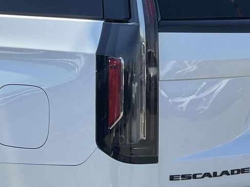 Used 2023 Cadillac Escalade Sport Platinum w/ LPO, ONYX Package image 10