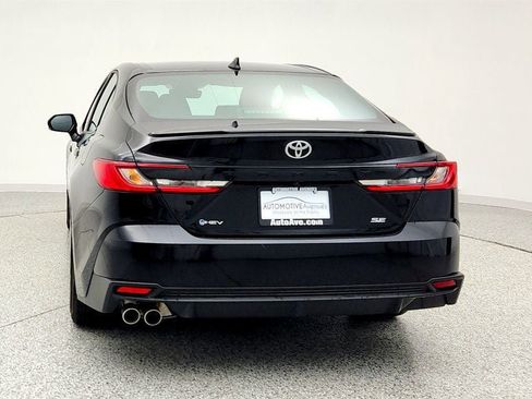 Used 2025 Toyota Camry SE image 6