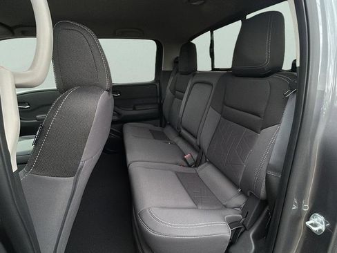 Used 2025 Nissan Frontier SV w/ SV Convenience Package RWD image 14