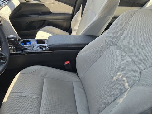 Used 2025 Toyota Camry XLE AWD/4WD image 19
