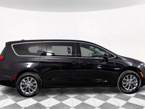 New 2026 Chrysler Pacifica Select AWD/4WD image 12