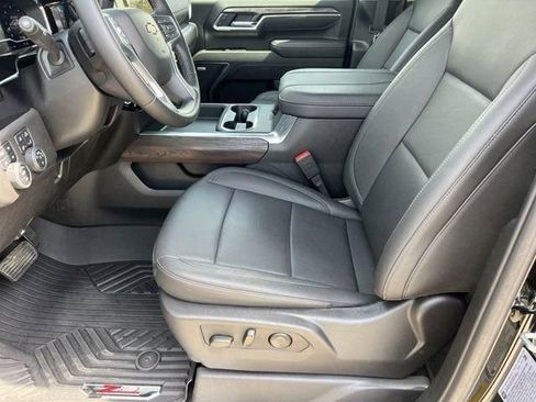 Used 2025 Chevrolet Silverado 2500 LTZ w/ LTZ Plus Package AWD/4WD image 9