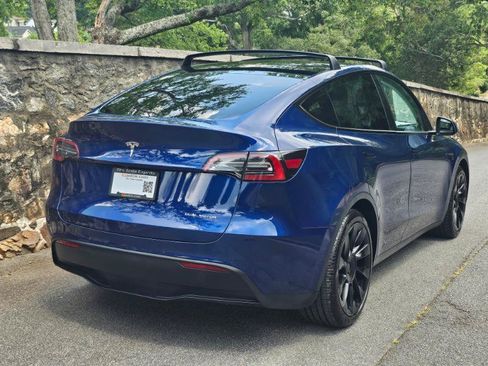 Used 2022 Tesla Model Y Long Range AWD/4WD image 11