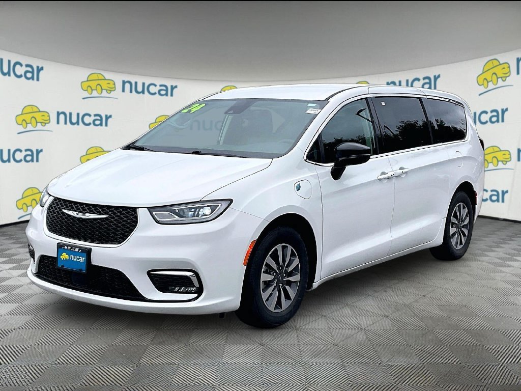 Used 2024 Chrysler Pacifica Limited FWD image 3