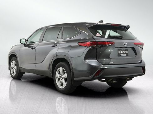 Used 2023 Toyota Highlander L AWD/4WD image 3
