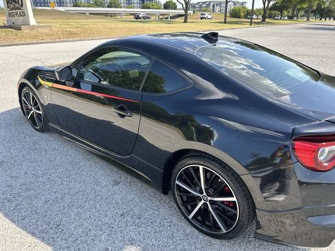 Used 2019 Toyota 86 TRD SE RWD image 5