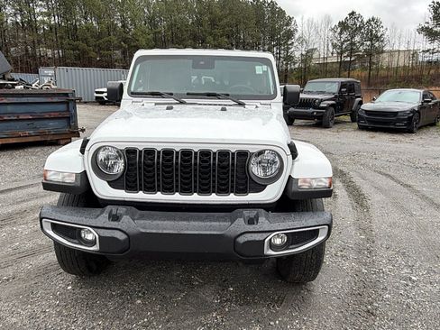 Used 2024 Jeep Gladiator Sport image 3