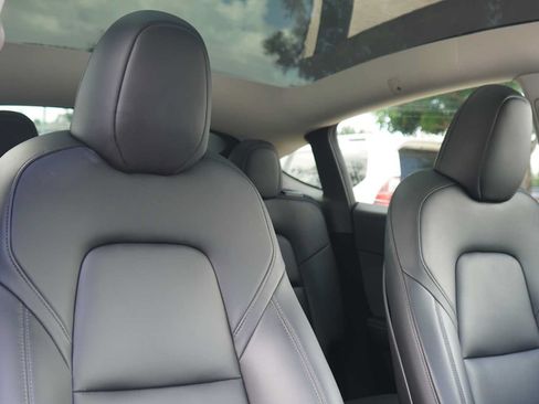 Used 2022 Tesla Model Y Long Range AWD/4WD image 26