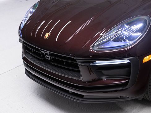 Certified 2026 Porsche Macan AWD/4WD image 30