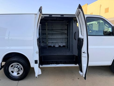 Used 2021 Chevrolet Express 2500 RWD image 14