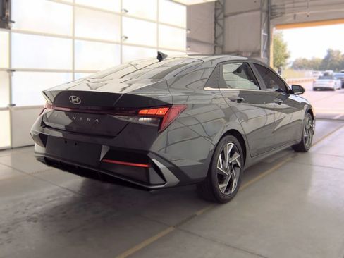 Used 2024 Hyundai Elantra SEL w/ Convenience Package FWD image 4