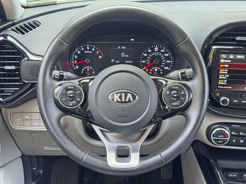 Used 2020 Kia Soul EX FWD image 18