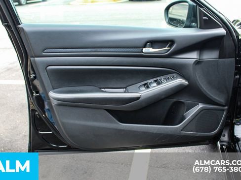 Used 2024 Nissan Altima 2.5 SV FWD image 37