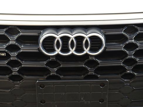 Used 2022 Audi Q5 2.0T Premium image 16