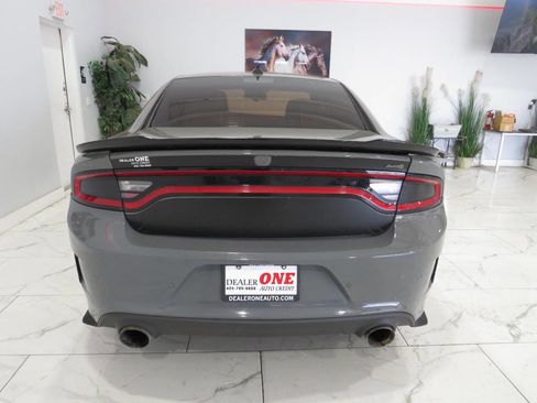 Used 2017 Dodge Charger R/T RWD image 4
